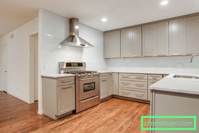 impressionante-plain-bianco-cucina-metropolitana-tile-to-meet-grigio-arredo e legno-pavimenti
