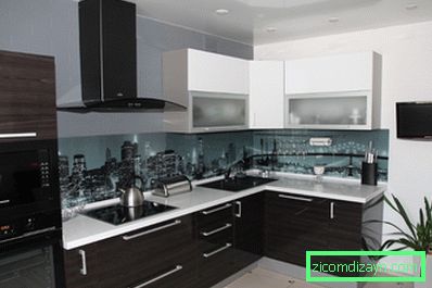 Cucina in colori grigi - foto di interni reali